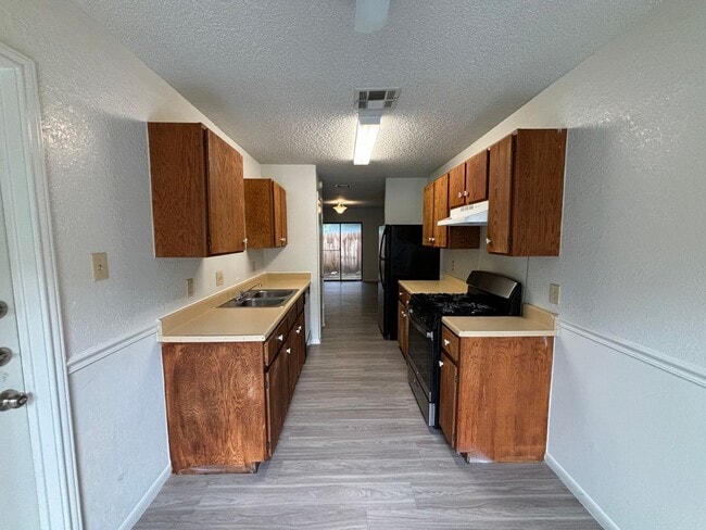 Building Photo - 3/2 in the Heart of North Austin!