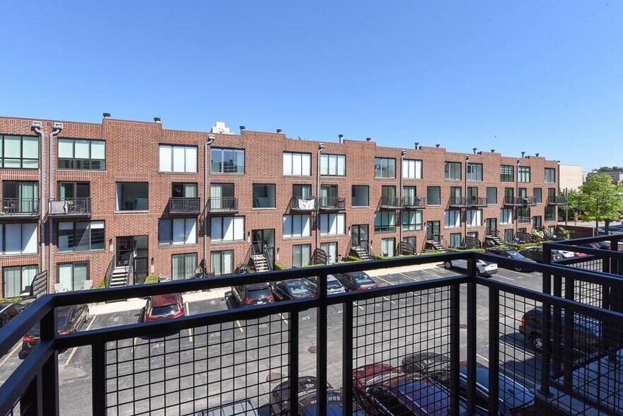 Building Photo - 853 W Grace St