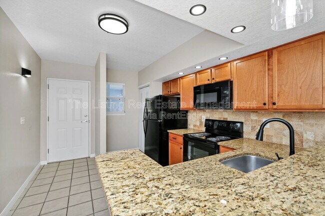 Building Photo - 2954 Sadina St