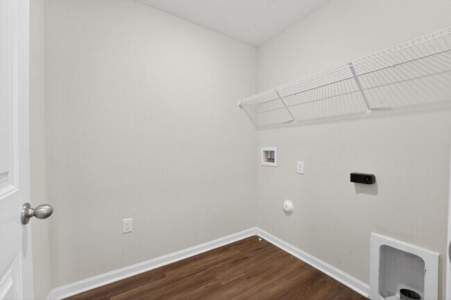 Building Photo - Spacious 4BR House in Charlotte