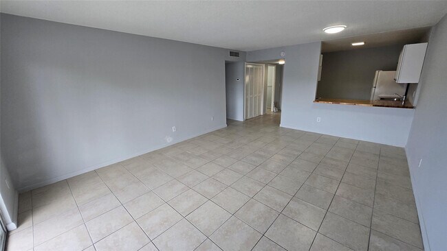 Building Photo - 15221 NE 6th Ave