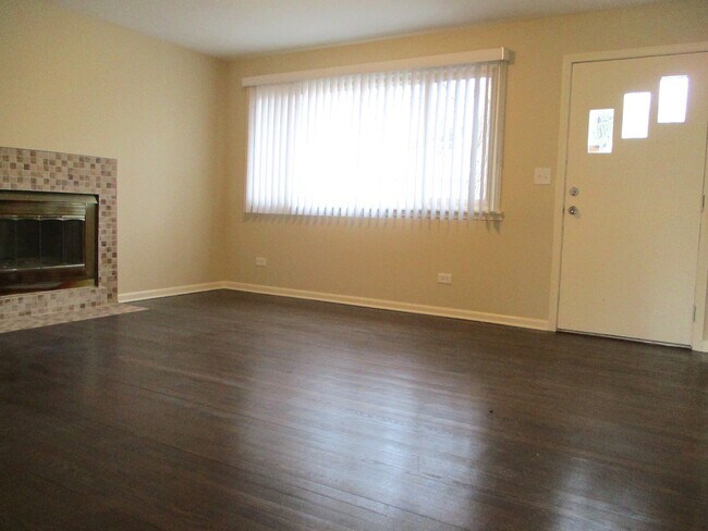Building Photo - 448 Midway Dr