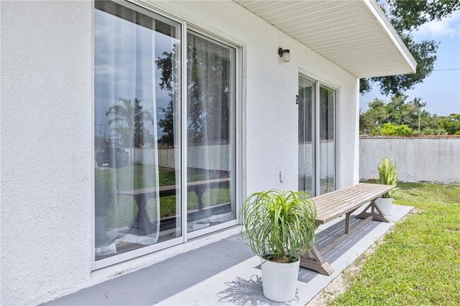 Building Photo - 9415 Citrus Glen Pl