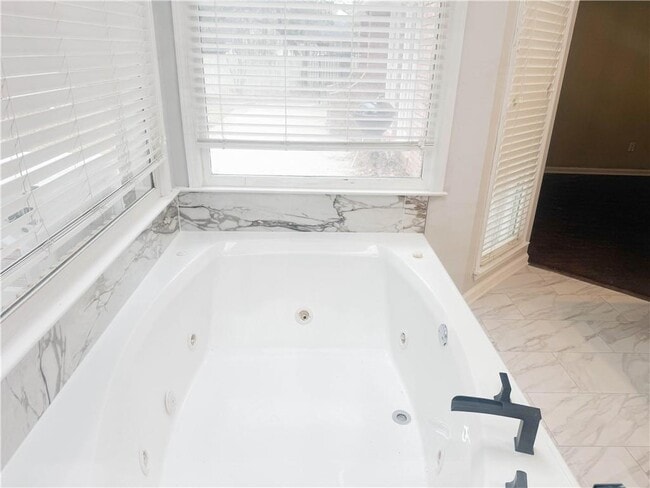 Building Photo - 1095 Whitehead Rd