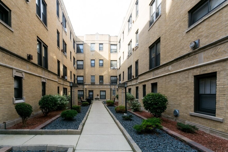 Building Photo - 2849 N Orchard St