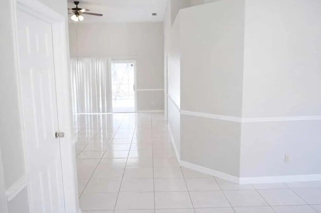 Building Photo - 11316 Maybrook Ave