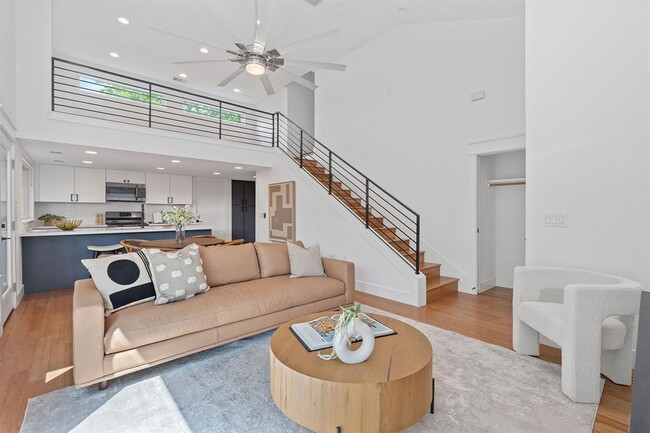 Building Photo - 402 W 55th St