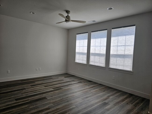 Building Photo - New 2022 Home on Little Lane