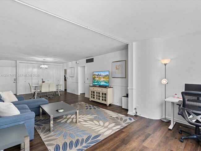 Building Photo - 5005 Collins Ave