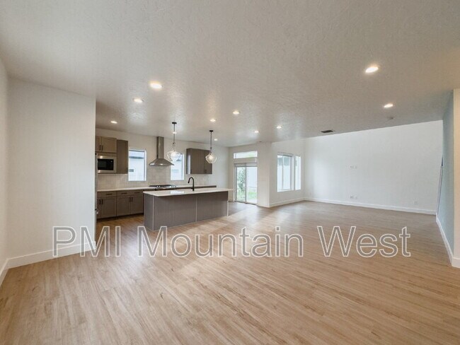 Building Photo - 331 S 680 W