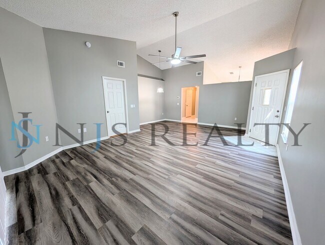 Building Photo - 2/2/1 1200sf Villa with Community Clubhouse & Pool... TRASH, LAWNCARE & BASIC CABLE INCLUDED!