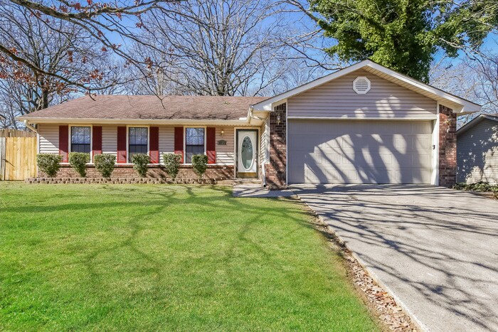 Primary Photo - 105 Whitewood Dr