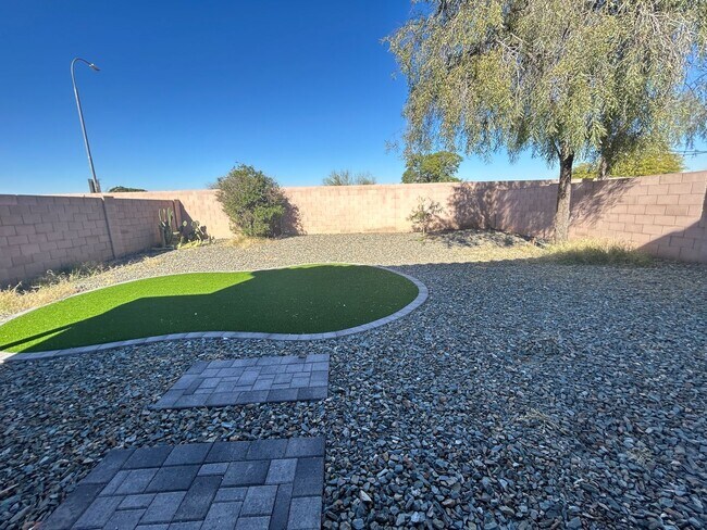 Building Photo - Stunning 4 Bedroom Remodel in Harbor Shores