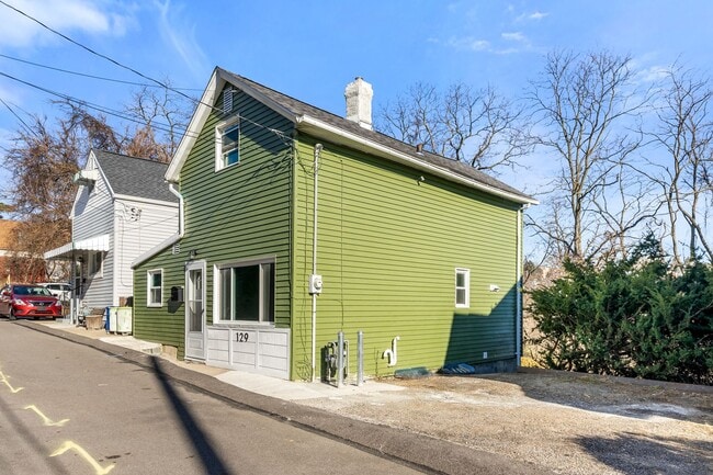 Building Photo - Newly Remodeled 2 Bedroom, 1 Bathroom in A...