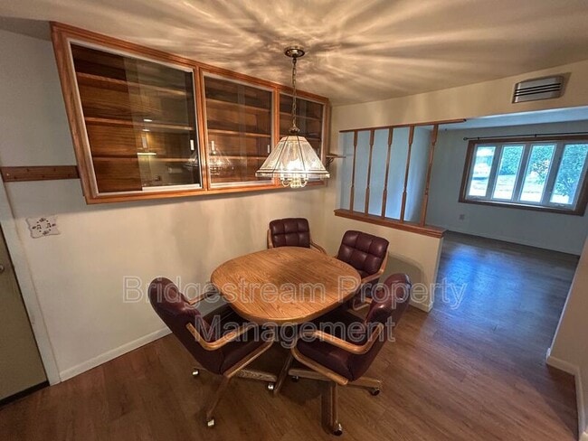 Building Photo - 7281 Klyemore Dr