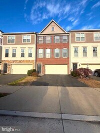 Building Photo - 165 Royal Ct