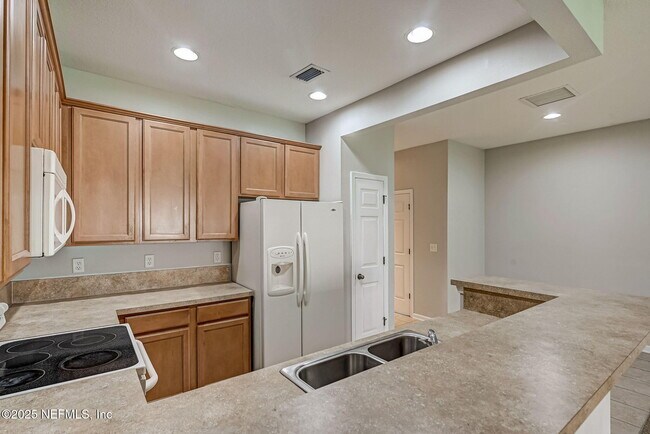 Building Photo - 13493 Sunstone St