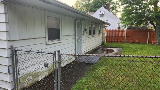 Building Photo - 2291 Green Rd