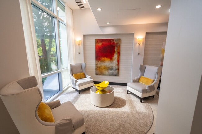 Building Photo - Exceptional Location & Amenities Short-term or long-term furnished or unfurnished CONDO 1 bedroom...