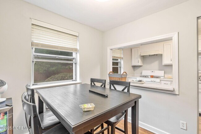 Building Photo - 32 Manor Dr