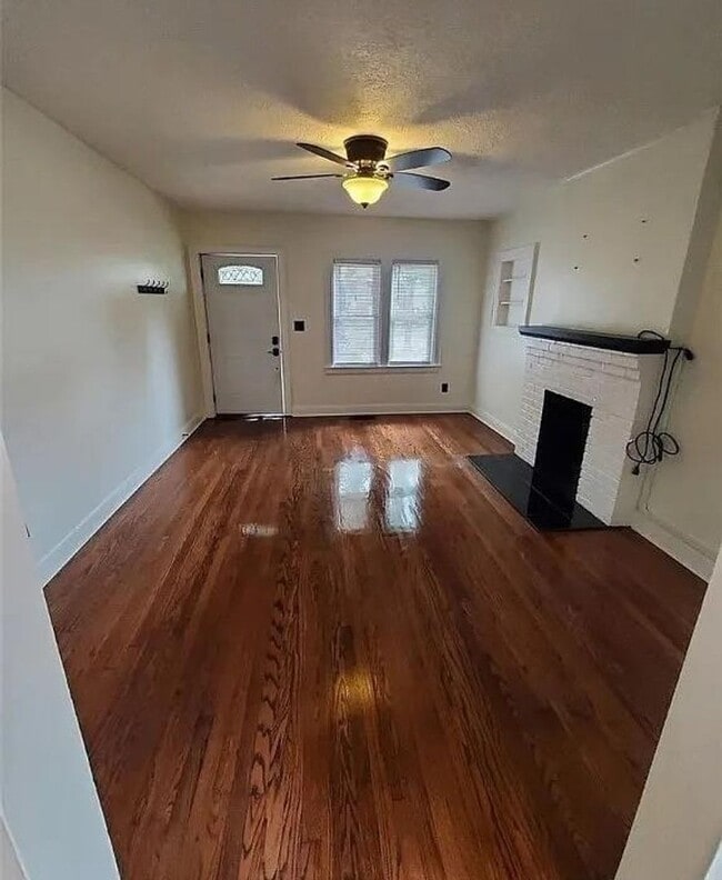 Building Photo - Three Bedroom Newly Renovated Home in South Charleston