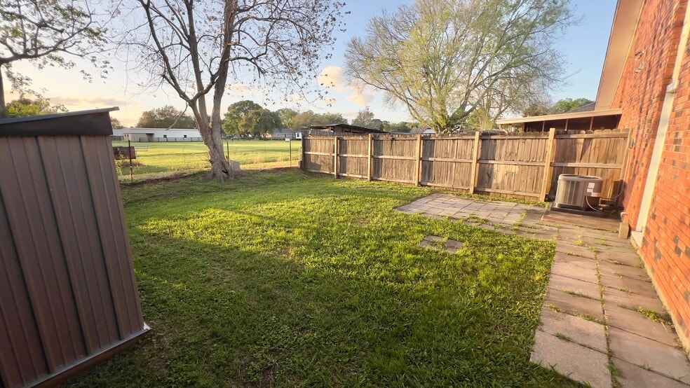 Building Photo - 313 Titan Dr