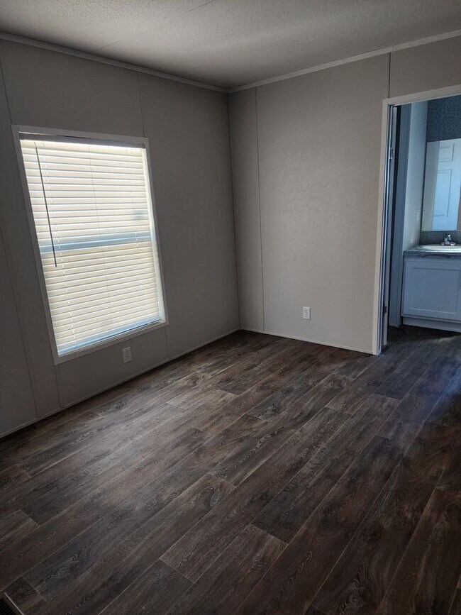 Building Photo - 220 CR 2600
