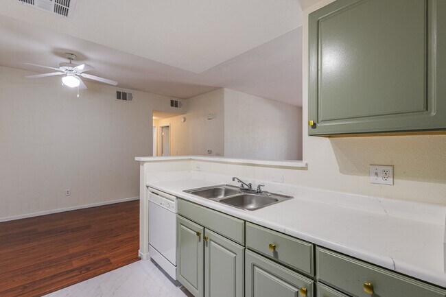 Building Photo - 8250 N Grand Canyon Dr