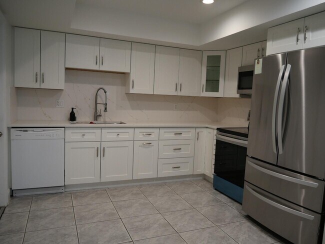 Building Photo - 7091 W Sunrise Blvd