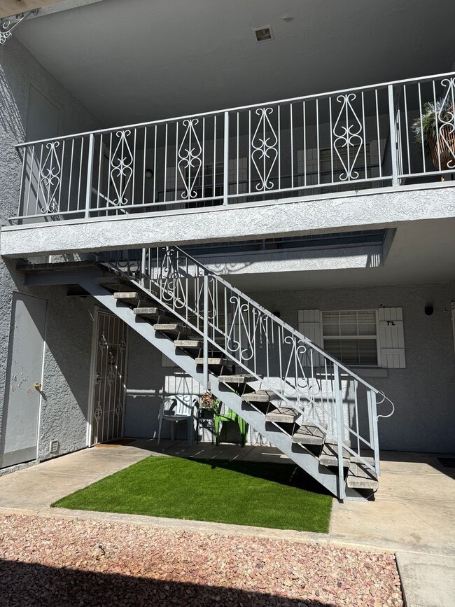 Building Photo - Great Condo