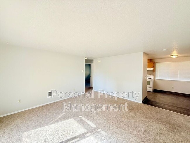 Building Photo - 506 E 34th St