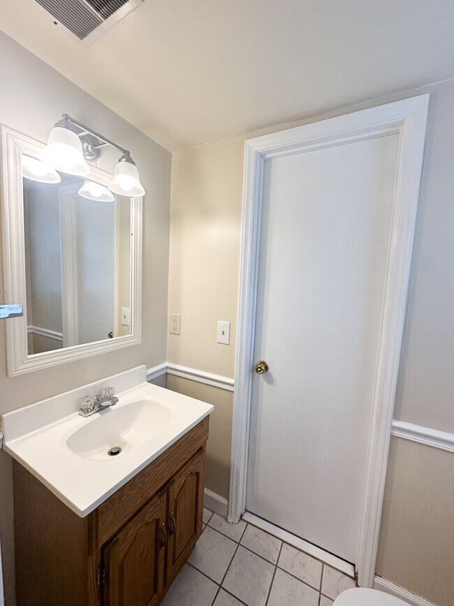 Building Photo - Beautiful Waterfront 4-Bedroom Home in Pirates Cove!