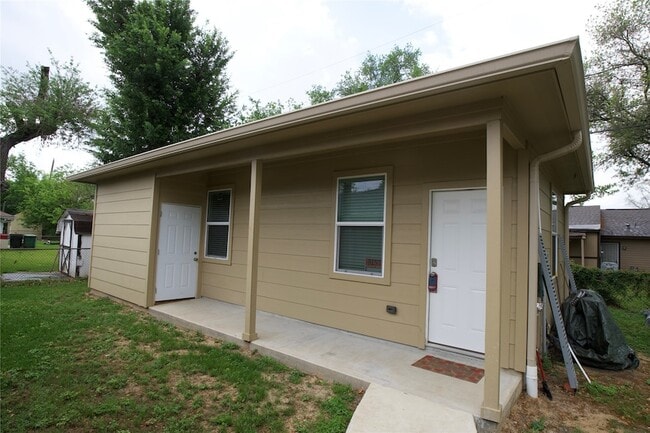 Building Photo - 3710 Yellowstone Blvd