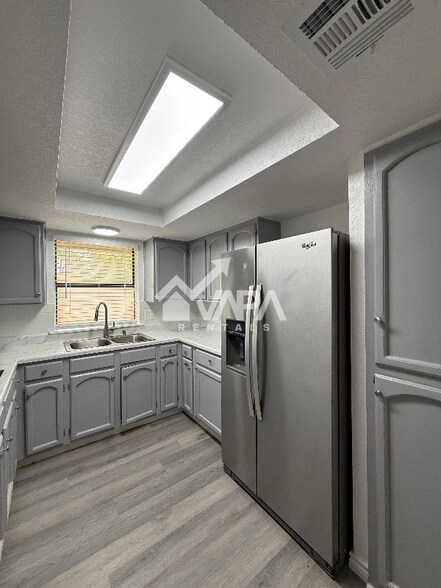 Building Photo - 6735 Stone Lake Dr