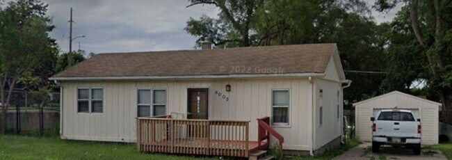 Primary Photo - 2 Bedroom Home!