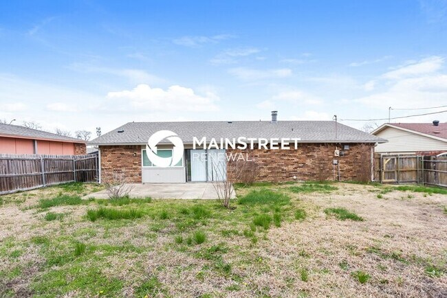 Building Photo - 3 Bedroom Pet-Friendly Home in Arlington, TX with Main Street Renewal
