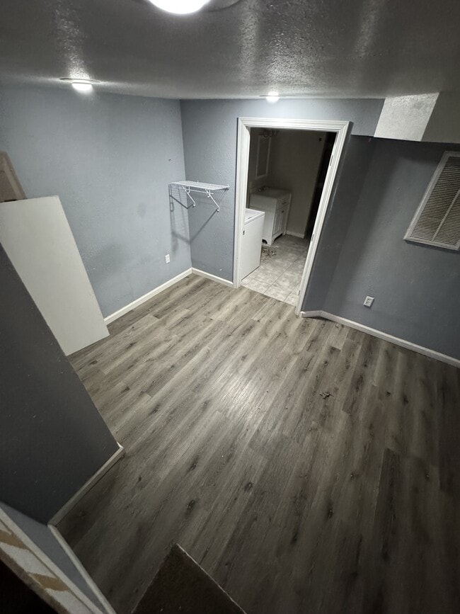 Building Photo - 716 7th Ave S