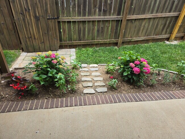 Building Photo - 111 High Hope Ln