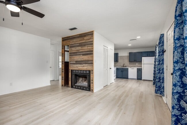Building Photo - Pine Forest-Valdes