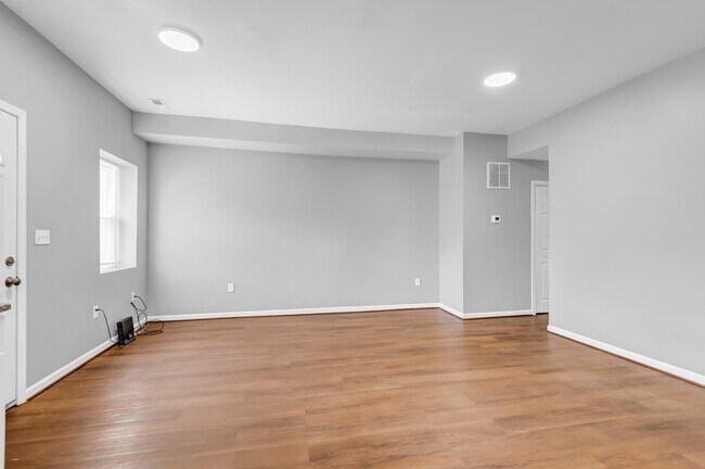 Building Photo - 2103 Chelsea Terrace