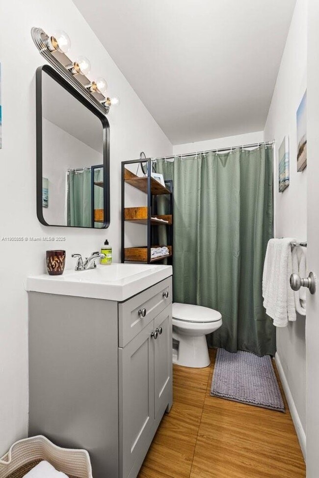 Building Photo - 618 NE 8th Ave