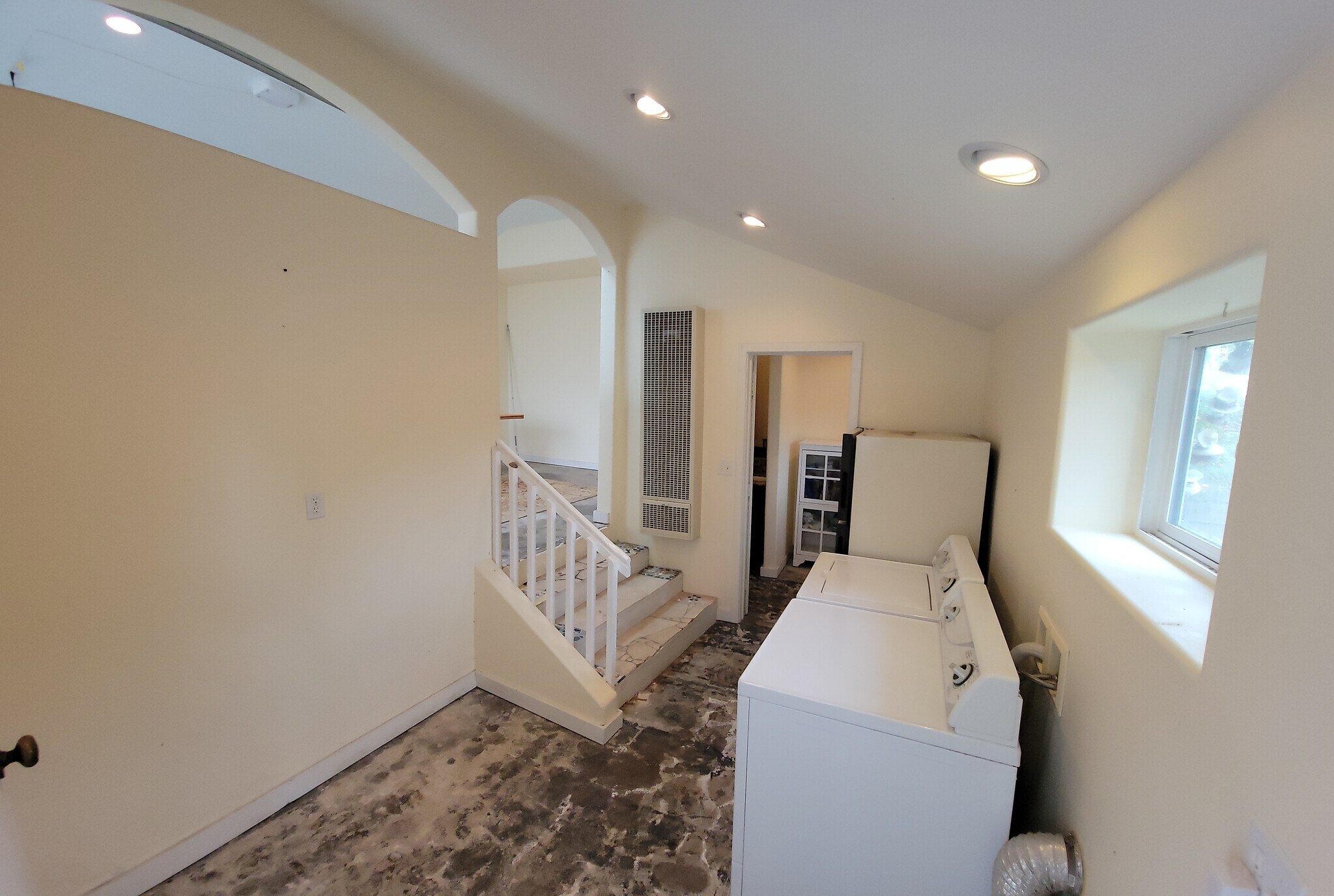 Laundry room in garage edition - 410 Miramar Dr