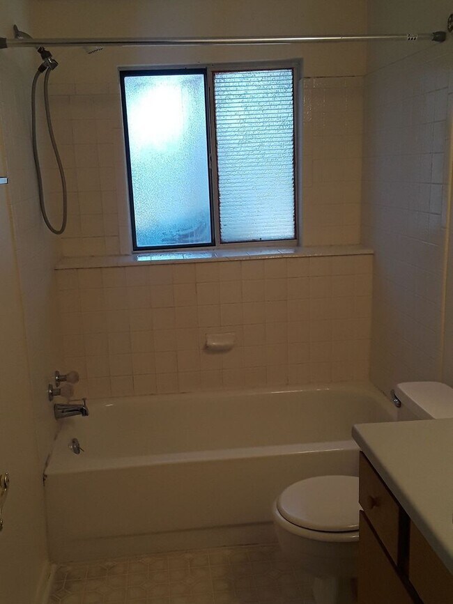 Building Photo - Spacious West Jordan Home w 2 car attached...