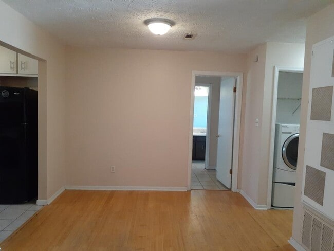 Building Photo - 634 S Jeff Davis Dr