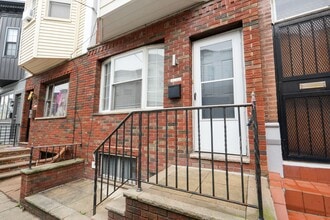 Building Photo - Newly renovated 3 bed 1.5 bath, central air