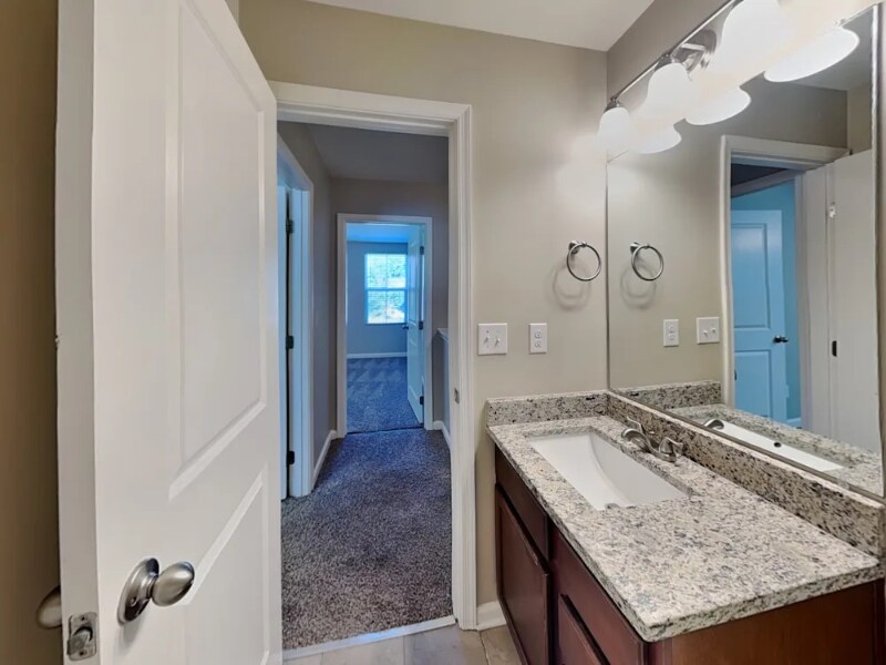 Building Photo - 2401 Everton Cir SE
