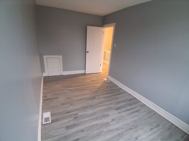 Building Photo - 3 BED 1 BATH HOME FOR RENT