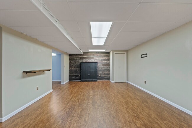 Building Photo - 4690 Lindbergh Dr