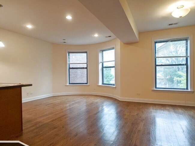Building Photo - 2836 N Albany Ave