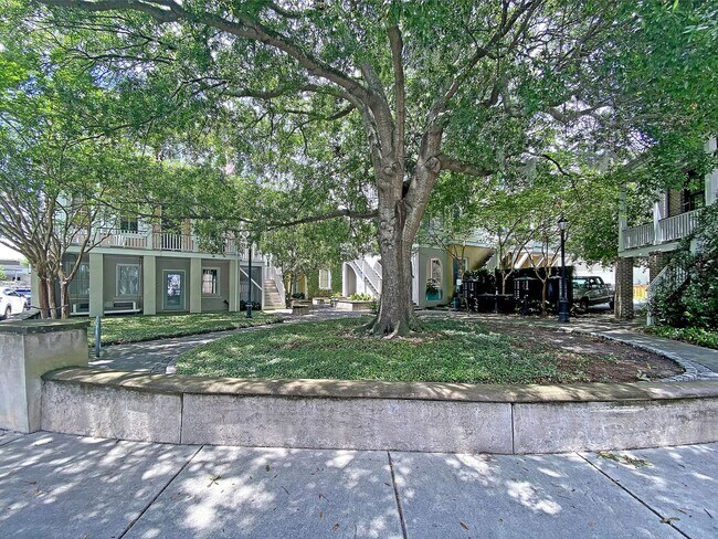 Building Photo - Charming Partially Furnished 3BR/2.5BA Home in the Heart of Park Circle — Available for Quick Mov...